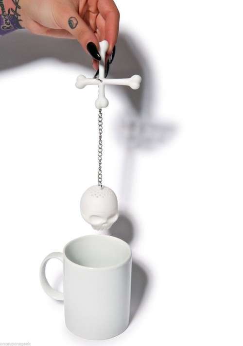Silicone Skull and Bones Tea Infuser