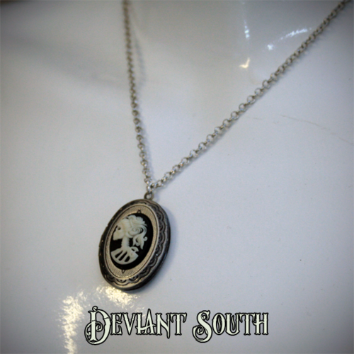 Madame Squelette Black | Glow in the Dark Cameo Locket