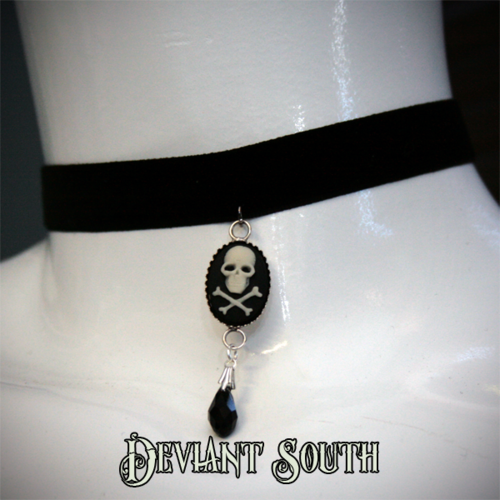 Skull 'n Crossbones Black | Glow in the Dark Cameo Velvet Choker