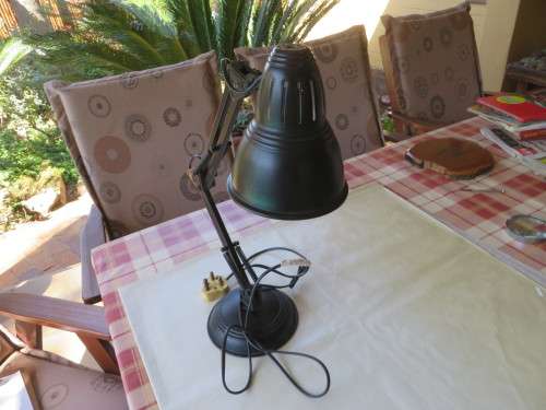 BLACK RETRO DESK LAMP - 165 MM DIAM. AT THE BOTTOM - 310 MM HIGH - 320 MM EXTENDING