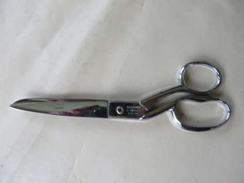 OLD SCISSORS - RICHARDS ENGLAND - 180 MM - AS PER SCAN