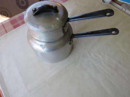 ALUMINIUM DOUBLE BOILER - 170 MM DIAM. - 180 MM TO THE TOP - HART A BIT DENTED - AS PER SCAN