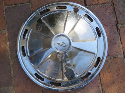 UNKNOWN HUB CAP - 340  MM DIAM AT THE RIM - AS PER SCAN