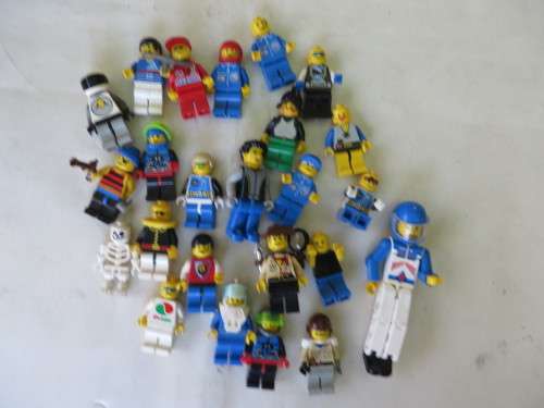 24 LEGO FIGURES - NO IDEA IF COMPLETE - AS PER SCAN