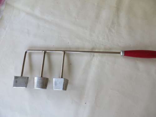 OLD DOUGH SNACKLE IRON - 140 MM WIDE - 390 MM LONG - AS PER SCAN