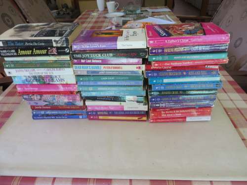 42 MILLS AND BOON BOOKS AND OTHER LOVE STORIES - AS PER SCAN - WILL COMBINE POSTAGE