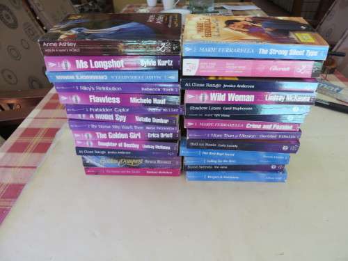 26 MILLS AND BOON AND OTHER LOVE STORIES - AS PER SCAN - WILL COMBINE POSTAGE