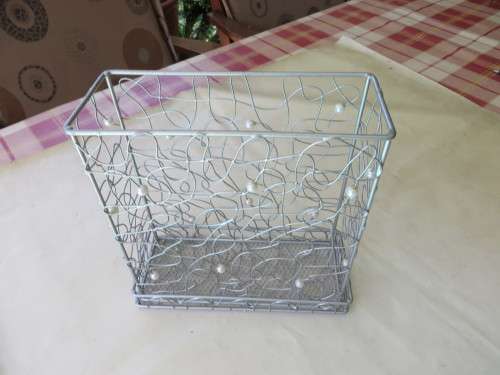 UNUSUAL MULTI PURPOSE WIRE BASKET - 190 X 70 MM - 200 MM HIGH - AS PER SCAN