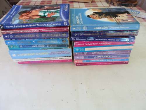 18 MILLS AND BOON AND OTHER LOVE STORIES - AS PER SCAN - WILL COMBINE POSTAGE