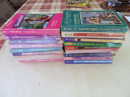 18 MILLS AND BOON AND OTHER LOVE STORIES - AS PER SCAN - WILL COMBINE POSTAGE