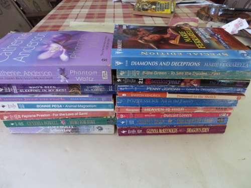 17 MILLS AND BOON AND OTHER LOVE STORIES - AS PER SCAN - WILL COMBINE POSTAGE