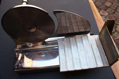 STAINLESS STEEL MEAT SLICER - 340 X 175 MM - BLADE 190 MM DIAM. -PLEASE HAVE A LOOK