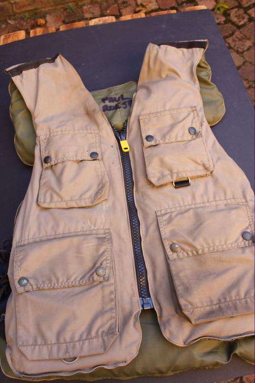 FISHERMAN'S LIFE JACKET - FLOTATION AID -  GROUP 4 - LARGE - PLEASE HAVE A LOOK
