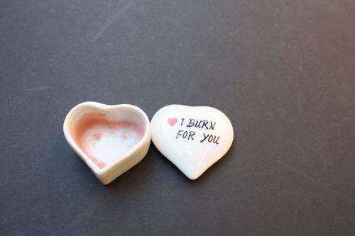 CERAMIC HEART BOX - 50 X 50 MM - 30 MM HIGH - PRINTERS TRAY - PLEASE HAVE A LOOK