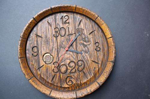 CLOCK - 360 MM DIAM. - 40 MM HIGH - BARREL FACE - WOOD IMITATION