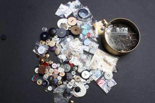 VARIOUS BUTTONS AND NEEDLES