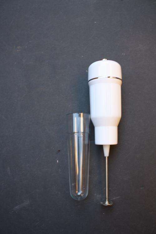 SMALL ELECTRIC HAND BLENDER - CE - PLEASE HAVE A LOOK