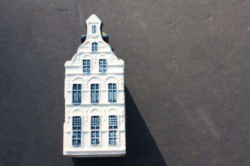FREE POSTAGE !!! - KLM HOUSE - NO. 25 - SEALED AND A BIT OF LIQUER - PLEASE HAVE A LOOK