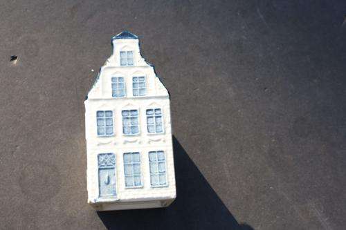 FREE POSTAGE !!! - KLM HOUSE - NO. 51 - SEALED - STILL SOME LIQUER IN IT - PLEASE HAVE A LOOK