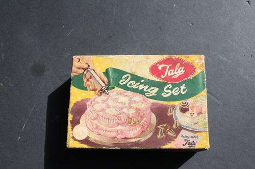 VINTAGE ICING SET - JALA - ENGLAND PLEASE HAVE A LOOK