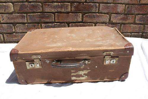 VINTAGE LEATHER SUIT CASE - IT'S A PARAGON - 600 X 350 MM - 195 MM HIGH - CHENEY LOCK