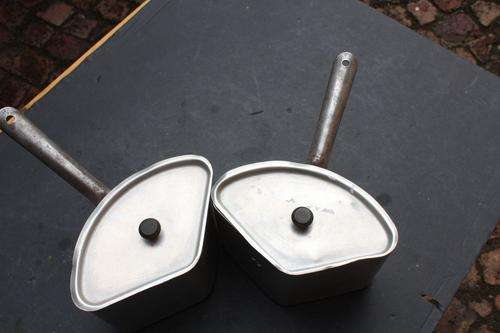 2 VINTAGE ALUMINIUM THREE CORNERED COOKING POTS - 185 X 110 MM - 120 MM HIGH - PLEASE HAVE A LOOK