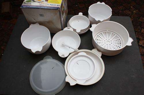 11 PIECE STEAM CUISINE - REVOLUTIONARY MICROWAVE STEAMING SYSTEM - PLEASE HAVE A LOOK