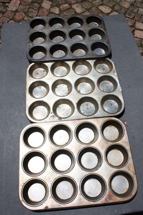 3 VARIOUS OLD MUFFIN FORMS - 350 X 260 MM - PLEASE HAVE A LOOK