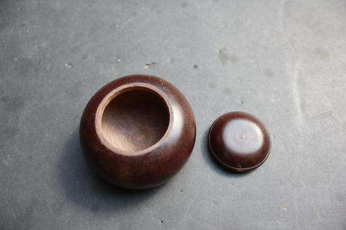 SMALL WOODEN TRINKET BOX - 100 MM DIAM. - 60 MM HIGH - PLEASE HAVE A LOOK