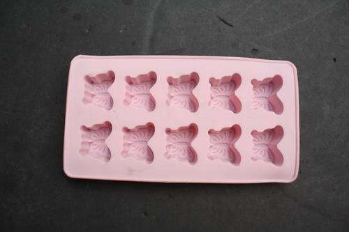 SILICONE JELLY  OR ICE MOULD - PLEASE HAVE A LOOK