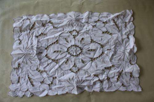 BEAUTIFUL SMALL TABLE CLOTH - 450 X 280 MM - PLEASE HAVE A LOOK