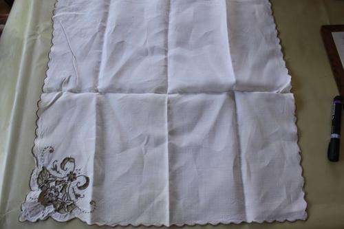 BEAUTIFUL SMALL TABLE CLOTH - 500 X 500 MM - PLEASE HAVE A LOOK