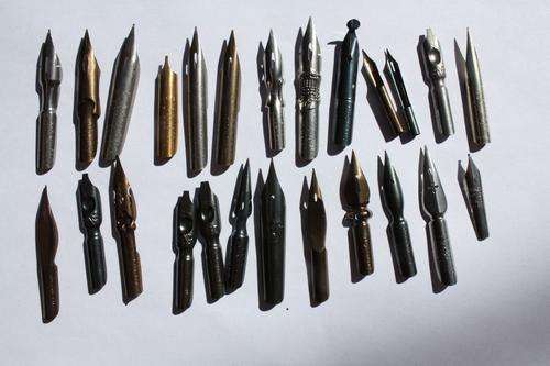 25 VARIOUS METALLIC PENS FOR YOUR CALLIGRAPHY - MADE IN ENGLAND - PLEASE HAVE A LOOK