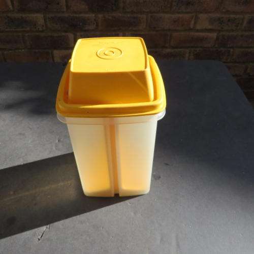 TUPPERWARE CONTAINER FOR YOUR GURKINS - 100 X 100 MM - 150 MM HIGH