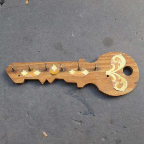 WOODEN KEY HANGER - 260 X 35 MM PLEASE HAVE A LOOK
