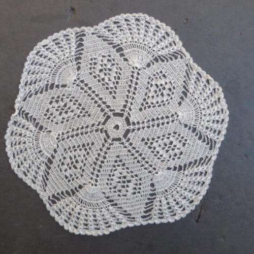 BEAUTIFUL DOILY - 250 MM DIAM. - PLEASE HAVE A LOOK