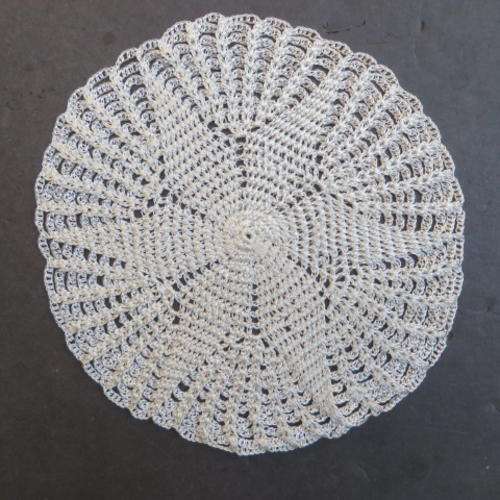 BEAUTIFUL DOILY - 200 MM DIAM. - PLEASE HAVE A LOOK