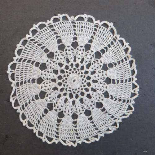 BEAUTIFUL DOILY - 250 MM DIAM. - PLEASE HAVE A LOOK