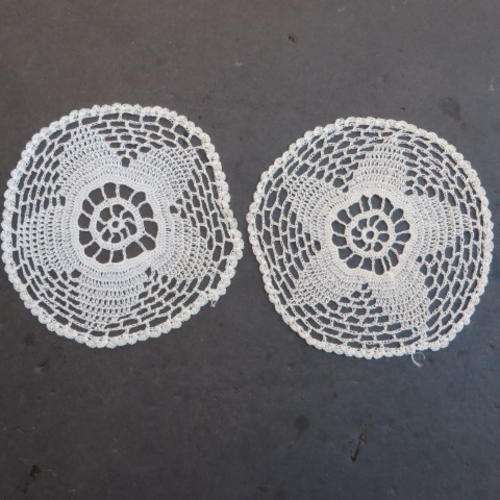 2 BEAUTIFUL DOLLIES - 190 MM DIAM EACH - PLEASE HAVE A LOOK