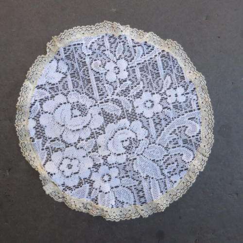 BEAUTIFUL DOILY - 250 MM DIAM. - PLEASE HAVE A LOOK