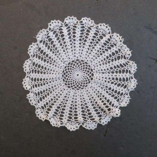 BEAUTIFUL DOILY - 180 MM DIAM. - PLEASE HAVE A LOOK