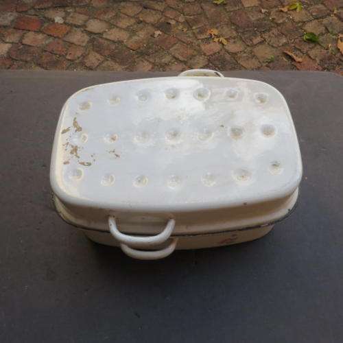 VINTAGE ENAMEL ROASTING PAN - 350 X 240 MM 110 MM HIGH - 160 MM TO TOP OF LID
