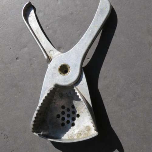 VINTAGE ALUMINIUM LEMON SQUEEZER 150 MM LONG - PLEASE HAVE A LOOK