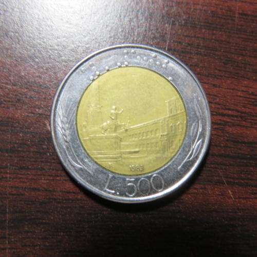 ITALY - 500 LIRE - 1983 - PLEASE HAVE A LOOK