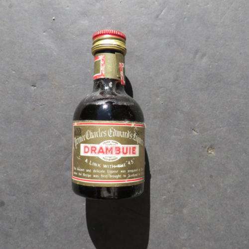 MINI BOTTLE OF DRAMBUIE - 50 ML - STILL SEALED - PLEASE HAVE A LOOK