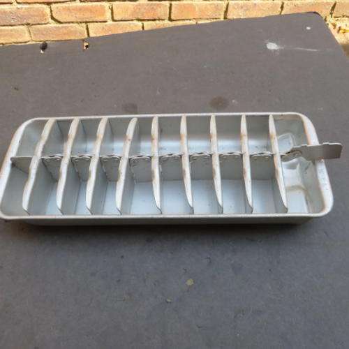 VINTAGE ALUMINIUM ICE CUBE MAKER - 300 X 120 MM - 35 MM HIGH - PLEASE HAVE A LOOK