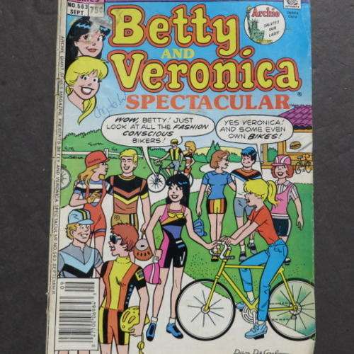 ARCHIE GIANT SERIES - BETTY AND VERONICA - NO 563 - 1986 - PLEASE HAVE A LOOK