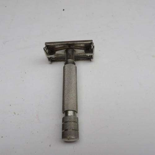 OLD GILETTE RAZOR - PLEASE HAVE A LOOK