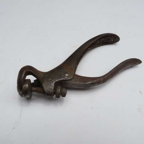OLD SAW CLIPPER - CHAS MORRILL - NEW YORK - PLEASE HAVE A LOOK