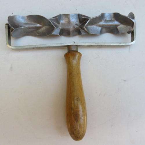 DOUGH ROLLER ??? - 25 MM DIAM. - 135 MM WIDE - PLEASE HAVE A LOOK